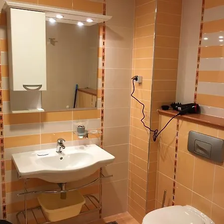 Private In Emerald Daire *