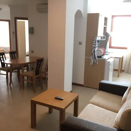 Private In Emerald Daire