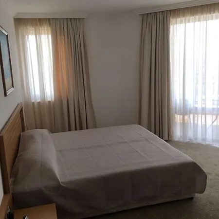 Private In Emerald Daire *