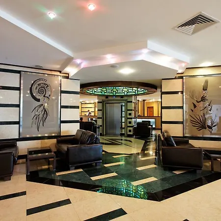 Private In Emerald Daire