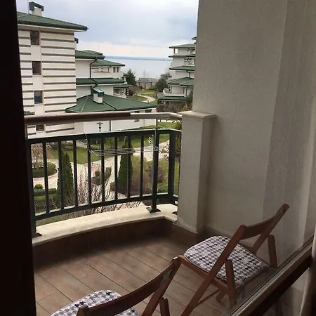 Private In Emerald Daire Ravda